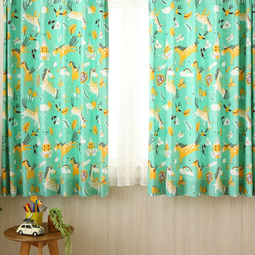 遮熱保温 キッズカーテン アレルgプラス加工済み ユニコーンや蝶が楽しそうに飛び回るおとぎ話をイメージしたキッズカーテン ユニコーン グリーン 代引き不可 1cm刻みのカーテン パーフェクトスペースカーテン館