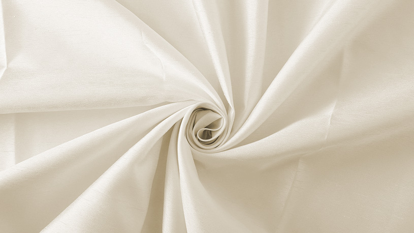 太細のあるヨコ糸を使い素材感を出した軽やかなカーテン～ソワレ～ホワイト