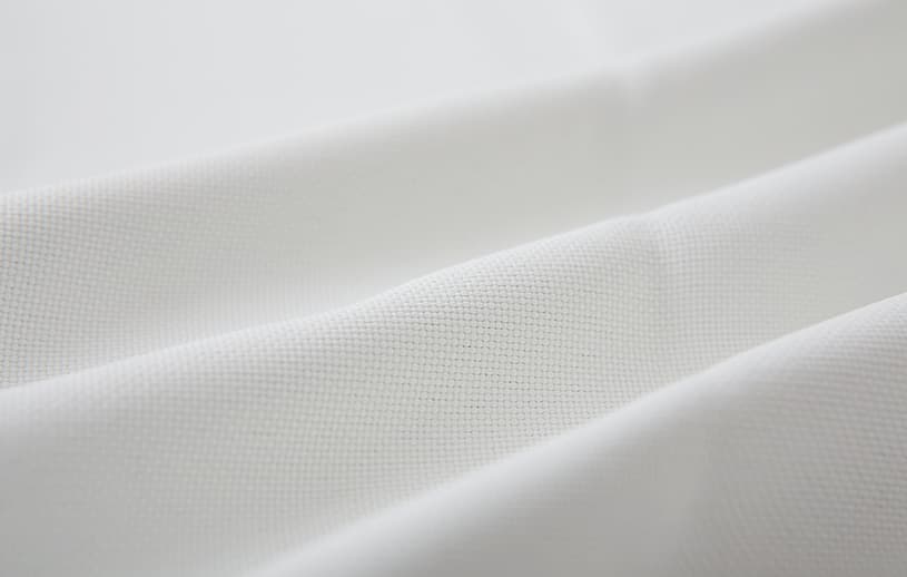 とにかく真っ白！白カーテン売り上げ”ナンバー１”流行りの真っ白な遮光カーテン～シュガー～ホワイト