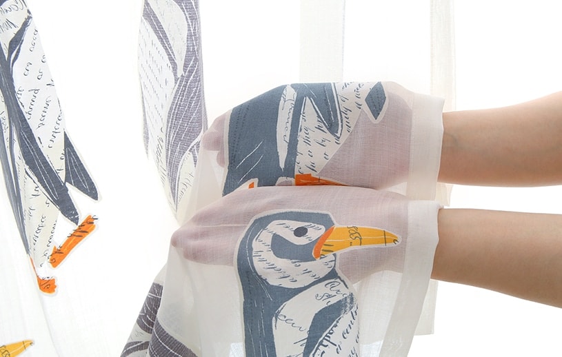 スミノエ U Life】 レースカーテン 大きなペンギンが愛らしいオパール 