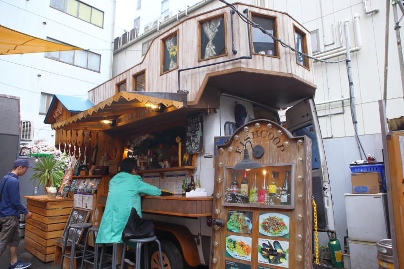 表参道 毎日がフェス 都会のビル街の一角に広がる屋台村で乾杯を Commune 2nd One Life パーフェクトスペースカーテン館