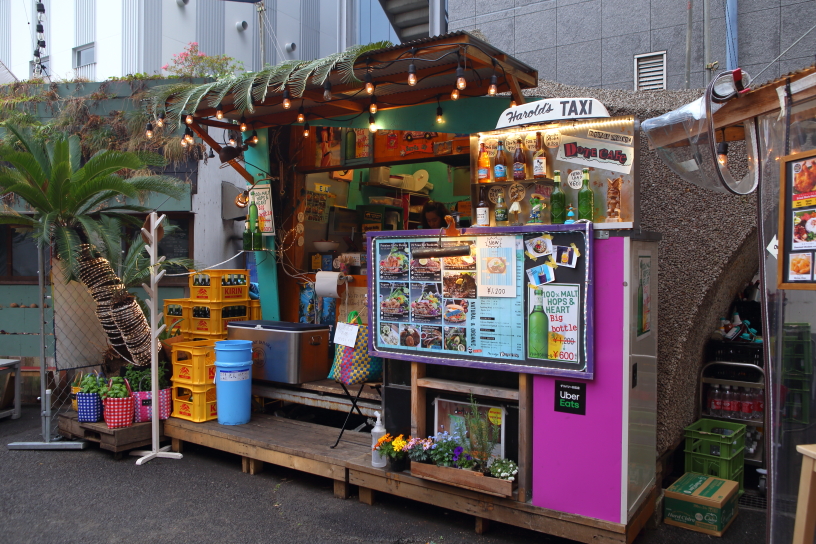 表参道 毎日がフェス 都会のビル街の一角に広がる屋台村で乾杯を Commune 2nd One Life パーフェクトスペースカーテン館