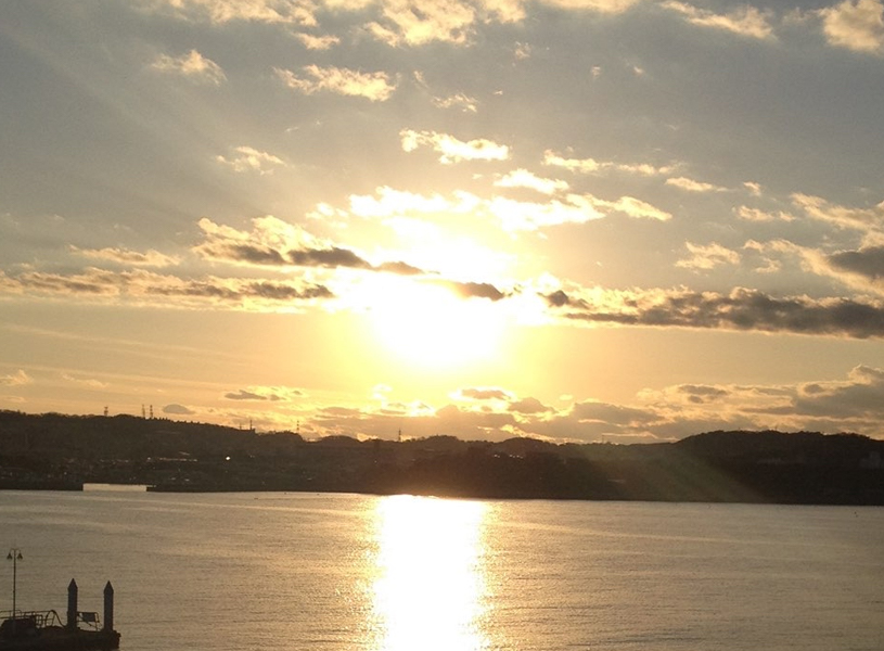 グラデーションカーテンなら叶う ワンランク上の色を楽しむおしゃれインテリア One Life パーフェクトスペースカーテン館