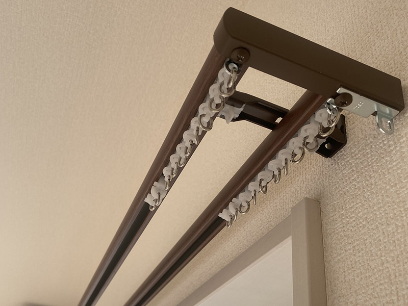 カーテンレールがすでについている場合