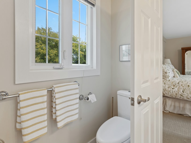 トイレの小窓にはブラインドが最適！ブラインドのプロによるメリット・デメリット徹底解説