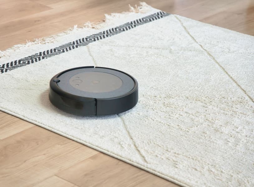 ルンバ・お掃除ロボット向きのラグカーペット10選｜選び方＆使用上の注意点も解説