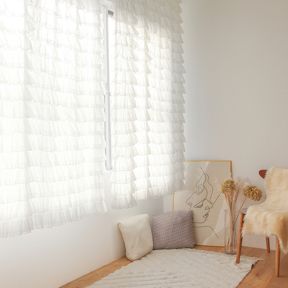 即決価格！Francfrancフリル付きホワイトカーテン 即決価格！Francfrancフリル付きホワイトカーテン 即決価格