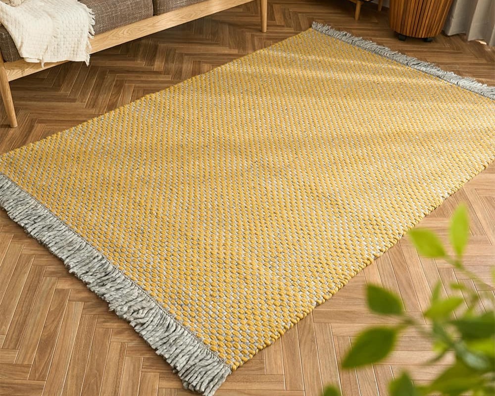 ナチュラルなウール素材のラグ