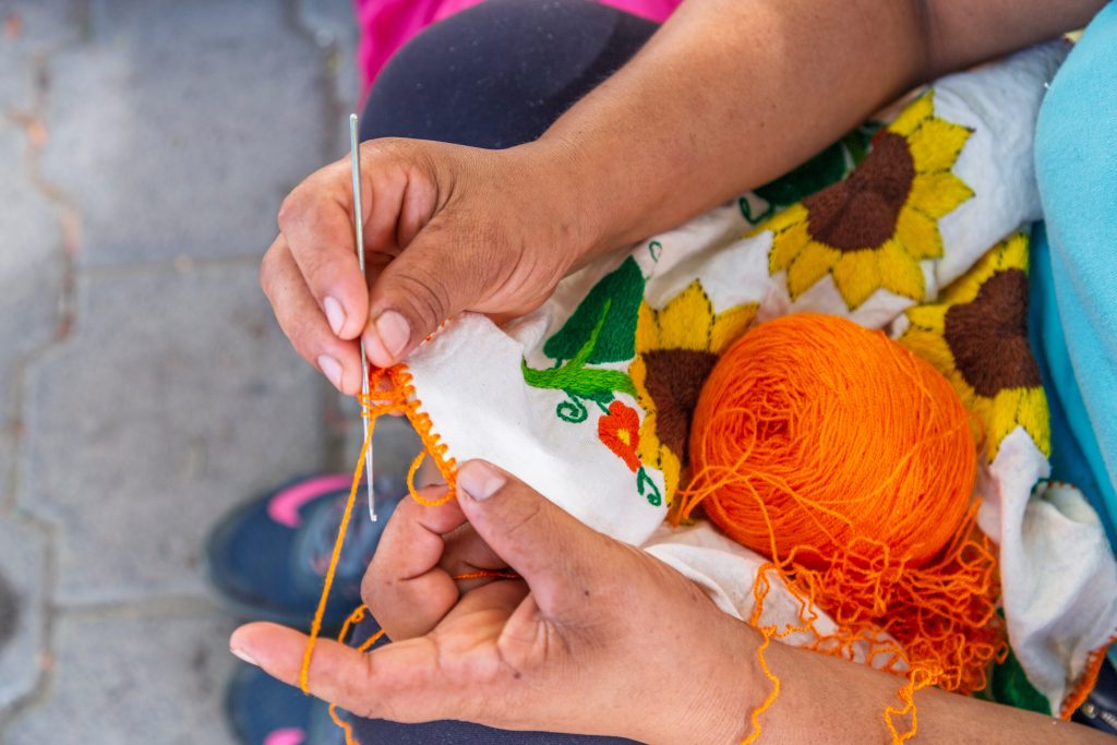 メキシコ刺繍とは？特徴や代表的な柄、伝統と彩りの魅力を解説